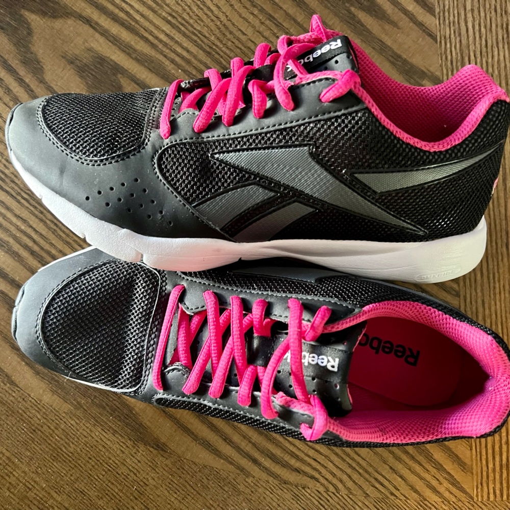 Reebok Fushia/Black Sneaker Size 7.5